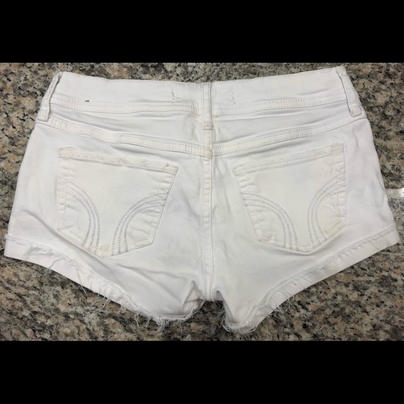 Hollister Low-Rise White Short - Picture 2 of 3